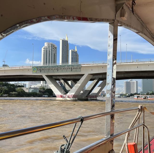 ล่องเรือชมวิว แม่น้ำเจ้าพระยา 