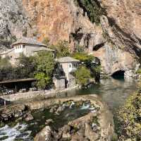 Blagaj Tekija - 緊鄰崖壁旁的修道院