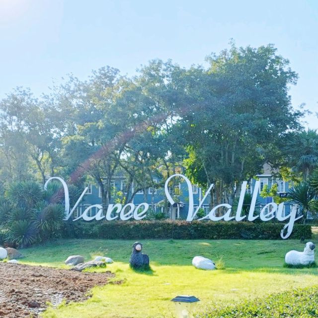 Varee Valley ที่พักน่ารักริมน้ำพอง