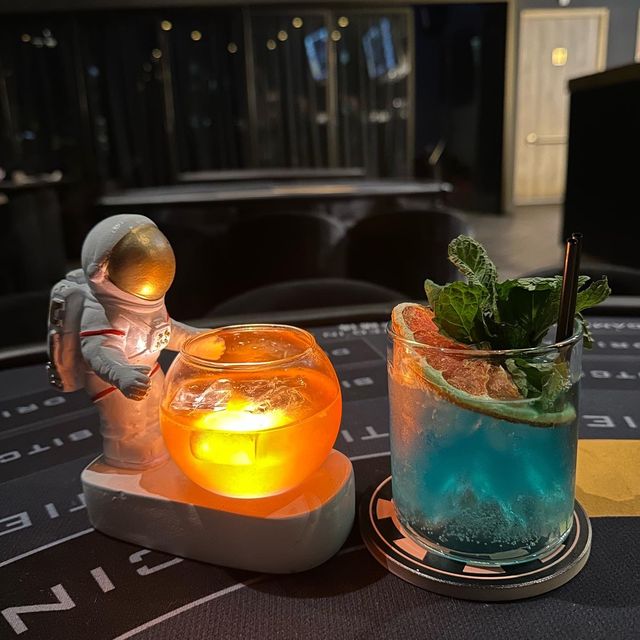 太空風格的中環型格酒吧
