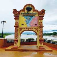 สามเหลี่ยมทองคำ (Golden Triangle)

