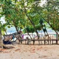ชมหาดสวย ที่เต็มไปด้วยเรือมากมาย