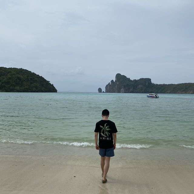 ฟ้าหลังฝนบนเกาะพีพี เอ๊ะ น้ำสวยทรายขาวขึ้นตั้งเยอะ