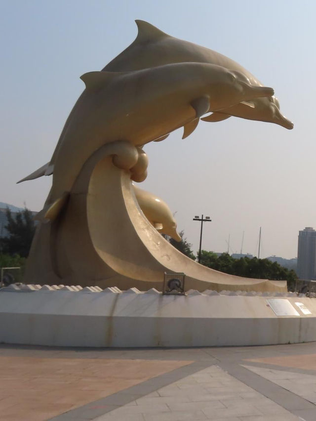 屯門巨型特色海豚