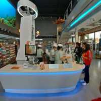 芭提雅最大的7-Eleven旗艦店 節能環保遊輪外觀的多功能便利店