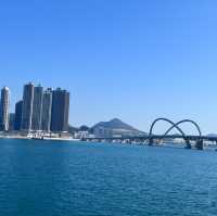 熙來攘往的跨灣大橋