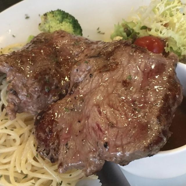 油麻地飯堂級意粉