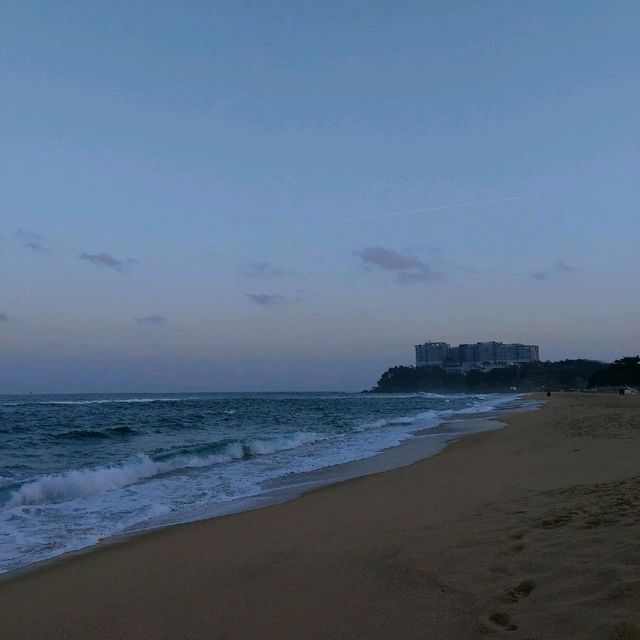 속초 겨울바다의 낮과 밤