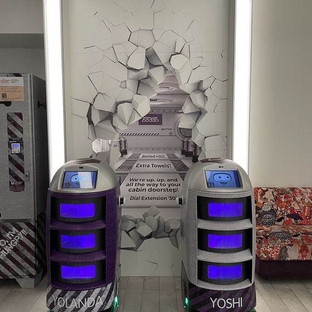 Robo-cation Yotel Singapore 