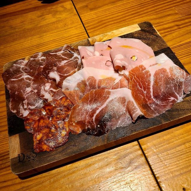 本格ナポリピッツァが食べれる【クオーレルディーノ】⭐