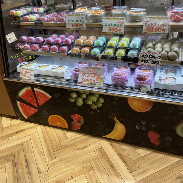 阪急梅田駅の中にあるフルーツサンドやさん！😳