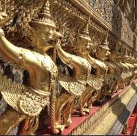 ทำบุญขอพรที่ วัดพระแก้ว, พระบรมมหาราชวัง