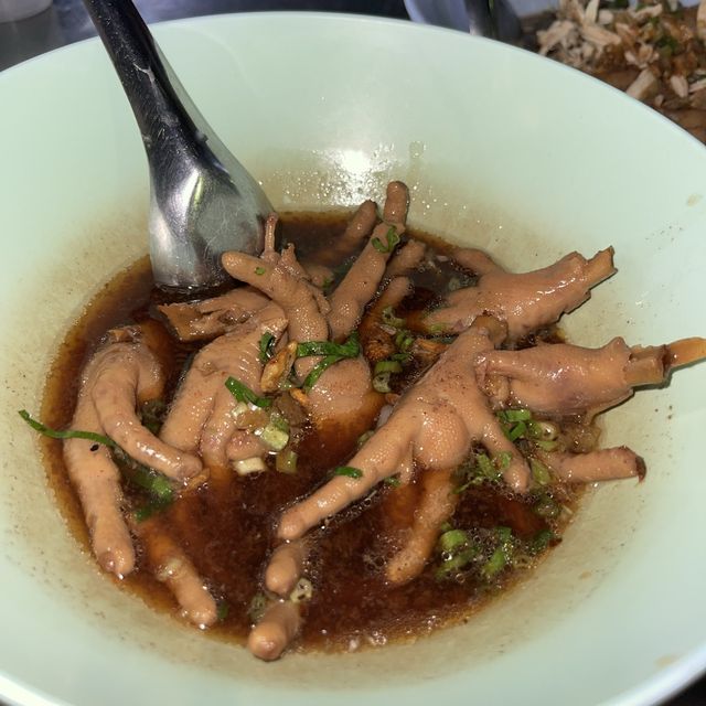 เตี๋ยวเด็ด ต้องก๋วยเตี๋ยวขาไก่เจ๊พร เจพี
