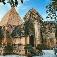 โบราณสถานแปลกตา ที่ไม่เหมือนอยู่ Vietnam 🛕