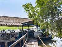 ร้านอาหารพื้นเมืองริมน้ำ จ. สุราษฎร์ธานี