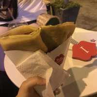 해안 절벽 위에서 먹는 크레페