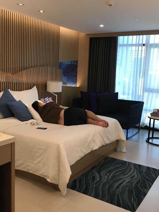นอนชิวๆดูพระอาทิตย์ตกที่Mytt Beach Hotel