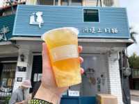 新竹市區河堤上的貓~獨特等待空間設計｜飲料順口好喝 必打卡推薦