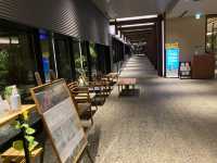 『ホテル京阪 京都八条口』共有スペースとフロント周辺