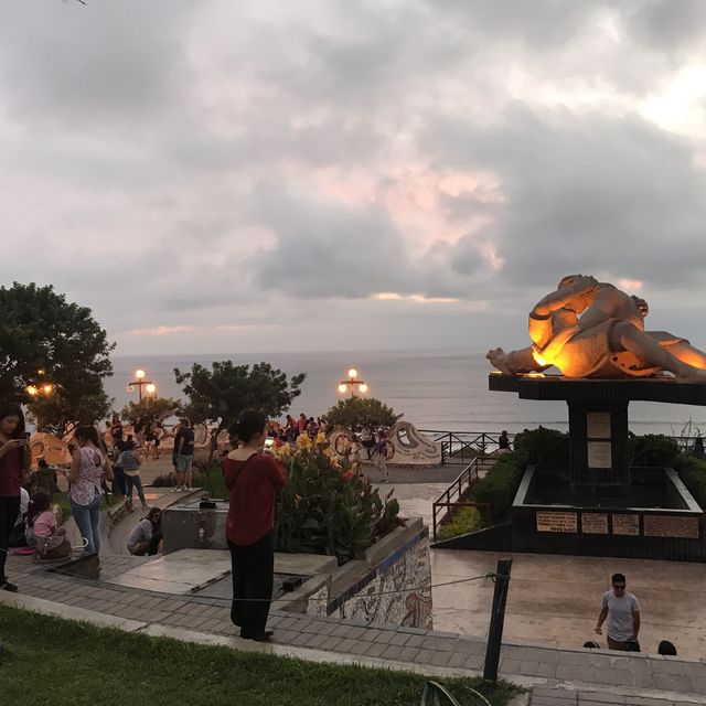 해안 절벽 위에서 먹는 크레페