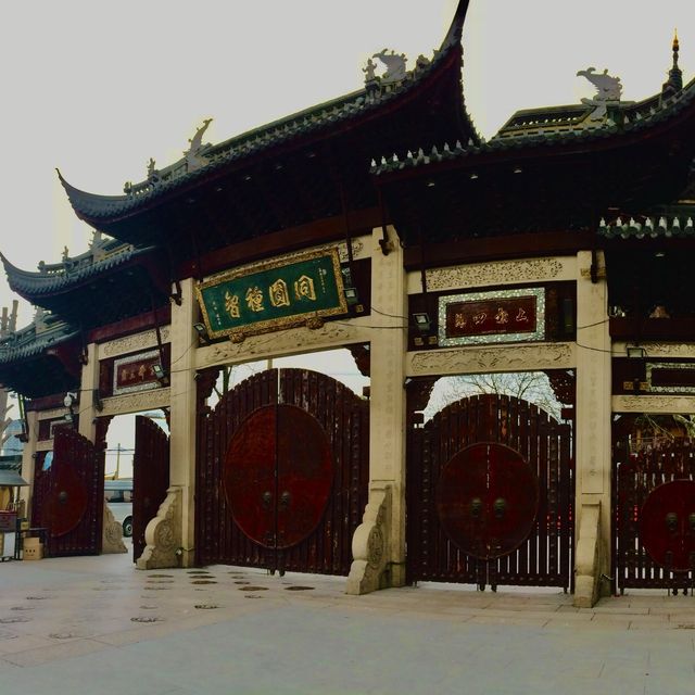 Visit the most authentic Longhua Temple