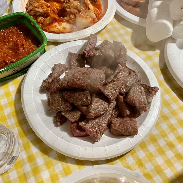 독특한 큐브형 복층 숙소에서 글램핑을 즐길 수 있는 포천 <더설렘글램핑>