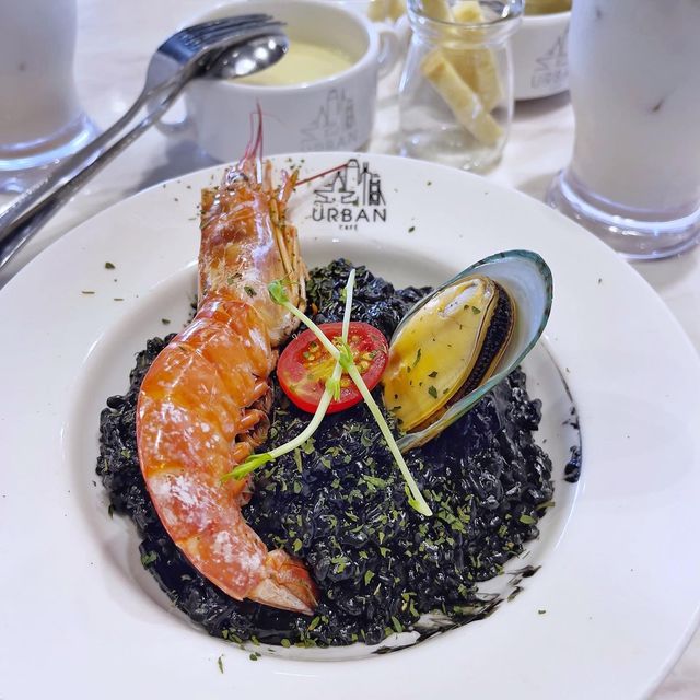 食物🍴好食，貓貓😻活躍，地方又大👍又chill