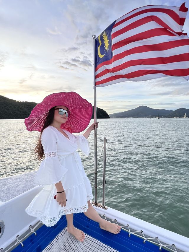 Catch the Sunset on the Yacht! 