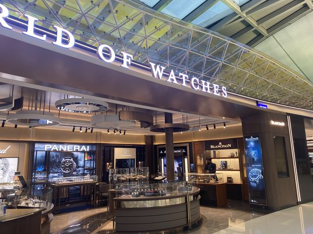 曼谷機場超大免稅店