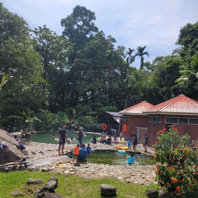 KOLAM AIR PANAS DAN JAMBATAN GANTUNG
