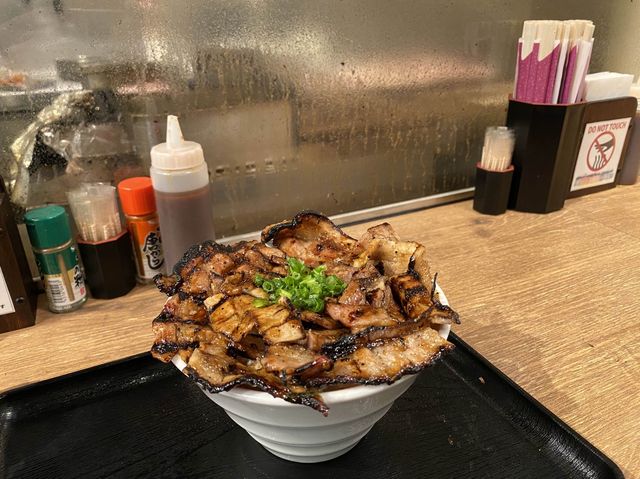 大阪・南森町。豚好きにオススメしたい『蒲焼き豚丼』炭火焼きでいただく『炭火焼き豚丼専門店 豚小家 天神橋店』