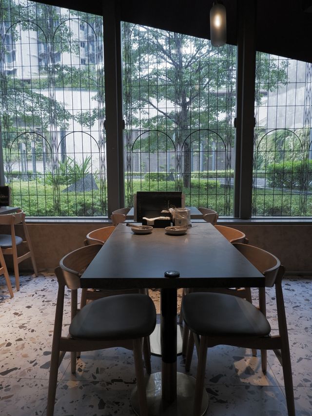 寶藍色新分店，環境更美和有庭園氣息