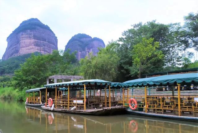 Danxia on the water