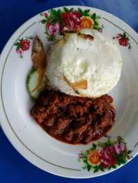 DELICIOUS NASI LEMAK IN MASJID TANAH!