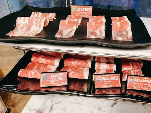 台北西門吃到飽火鍋｜新馬辣，天使紅蝦、頂級牛肉吃到飽