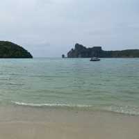 ฟ้าหลังฝนบนเกาะพีพี เอ๊ะ น้ำสวยทรายขาวขึ้นตั้งเยอะ