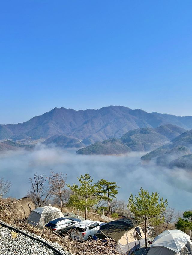 시시각각 변하는 아름다운 충주호의 매력을 담을 수 있는 캠핑장 ‘충주 퀸스타운’ ☁️💙