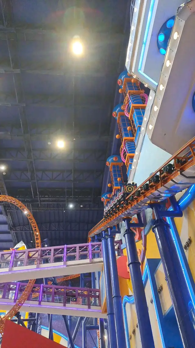 THE LARGEST INDOOR THEMEPARK