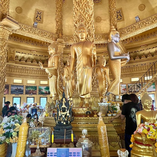 ขอพร หลวงพ่อปลดหนี้ที่วัดพระธาตุวาโย