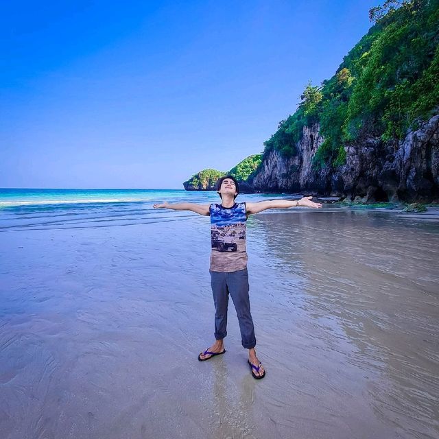 วันฟ้าสวยทะเลใส ณ อ่าวทุ่งซาง