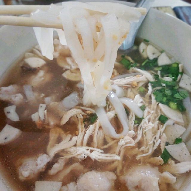 ก๋วยจั๊บ โบราณ เส้นสด นุ่มลิ้น