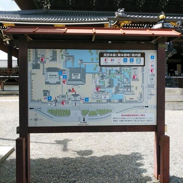 京都府にある荘厳な東本願寺