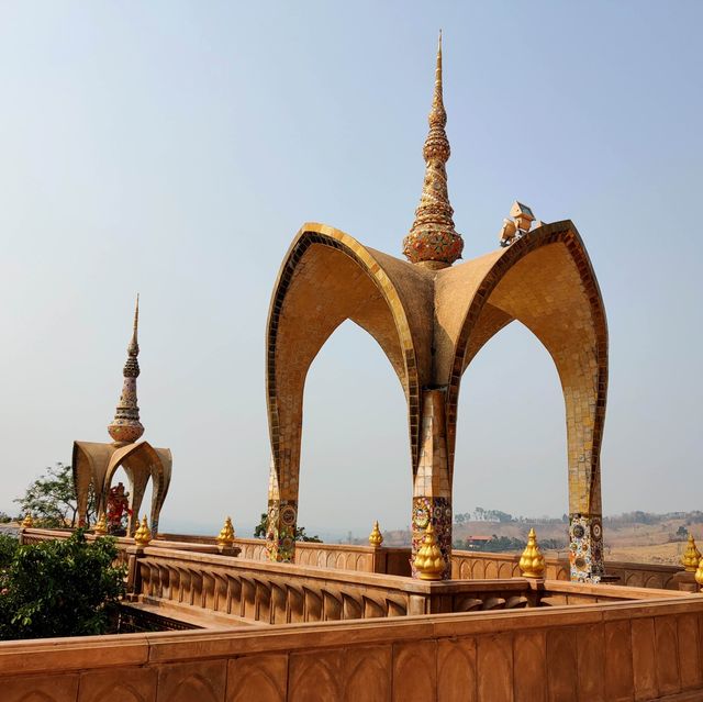 วัดพระธาตุผาซ่อนแก้ว วัดสวยในไทย ที่ห้ามพลาด