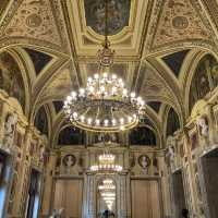 The classical, high-end entertainment! Vienna State Opera