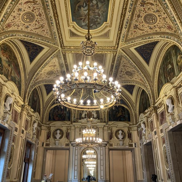 The classical, high-end entertainment! Vienna State Opera