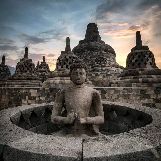 BORODUBUR TEMPLE