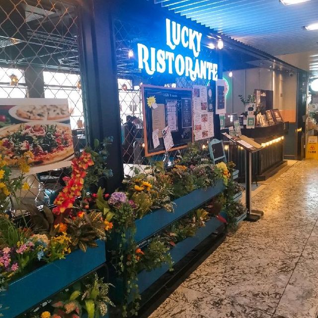 打卡環境好靚既餐廳