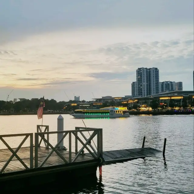 Sunset at Putrajaya Lake 🌇