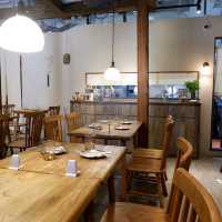 隱於豪宅區的歐式小木屋