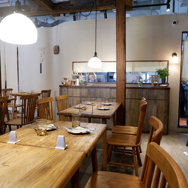 隱於豪宅區的歐式小木屋 隱於豪宅區的歐式小木屋